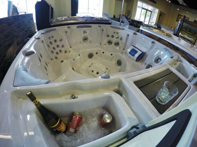 hot tub in showroom in Arizona