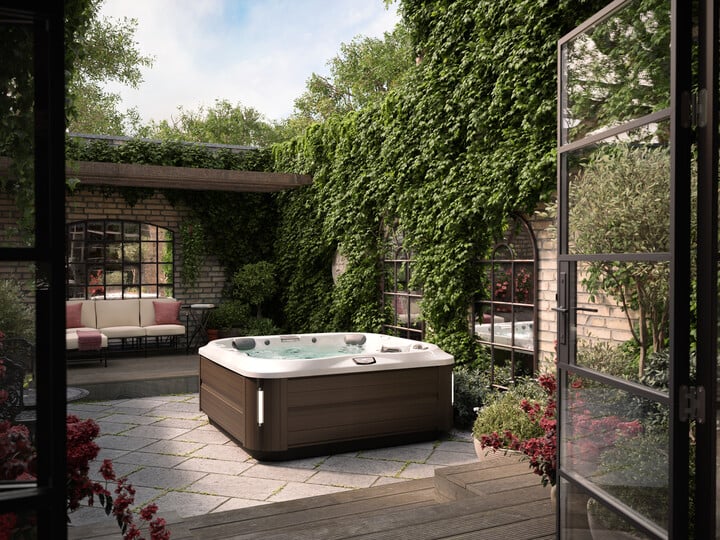 Hot Tub Landscaping On a Budget – 8 Ideas For Spa Owners